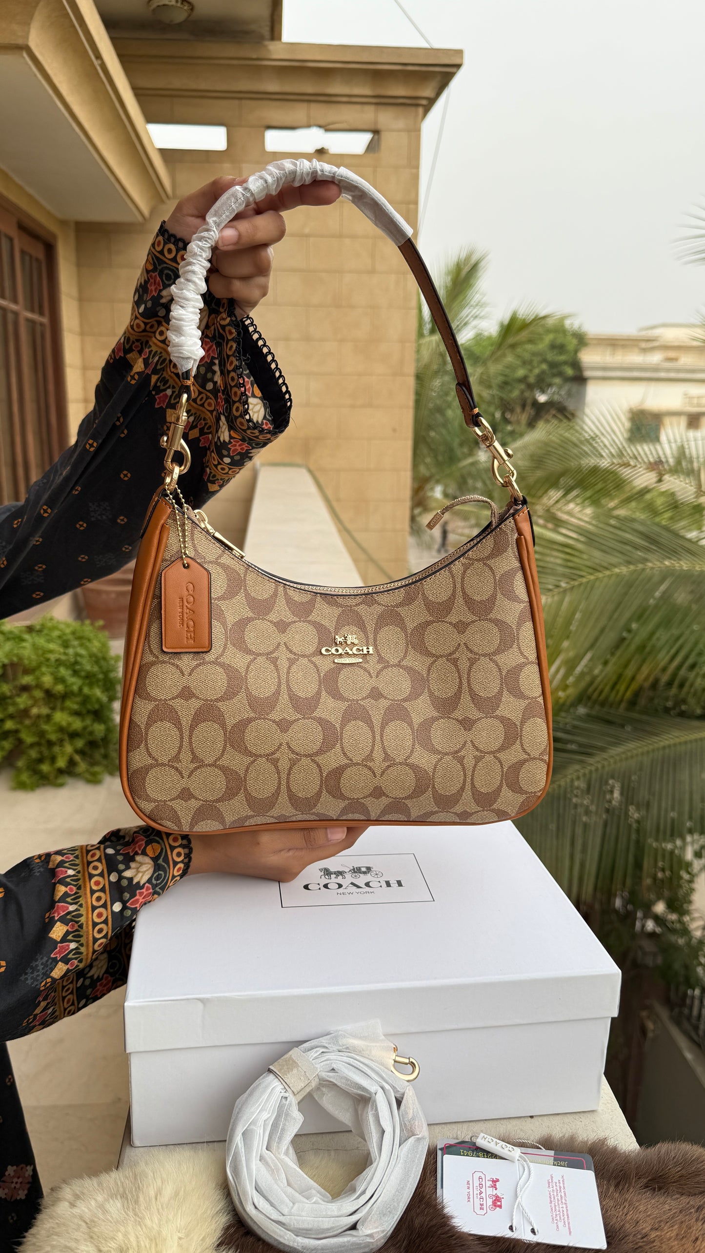 Coach Teri Hobo Large-With Box Master Series