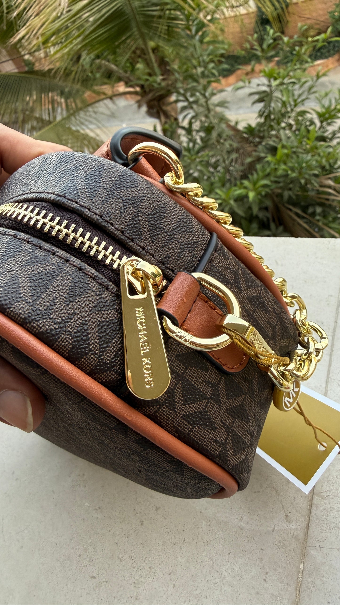 Michael Kors Crossbody With Detachable Wallet.