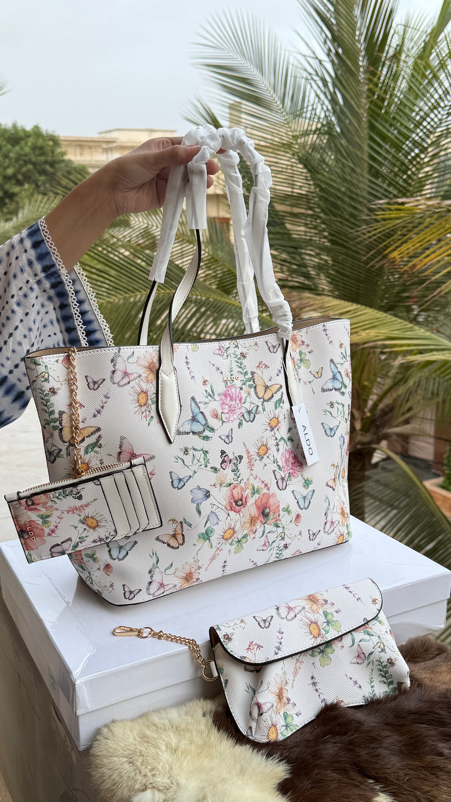 Aldo Tote-With Card Wallet & Pouch-With Box-Master Series