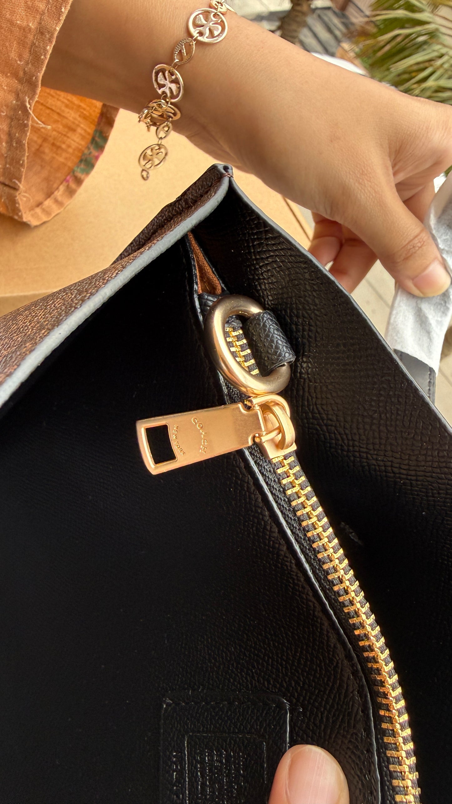 Coach Mollie 25 Tote Bag-Master Basic Series With Folding Box Packaging.