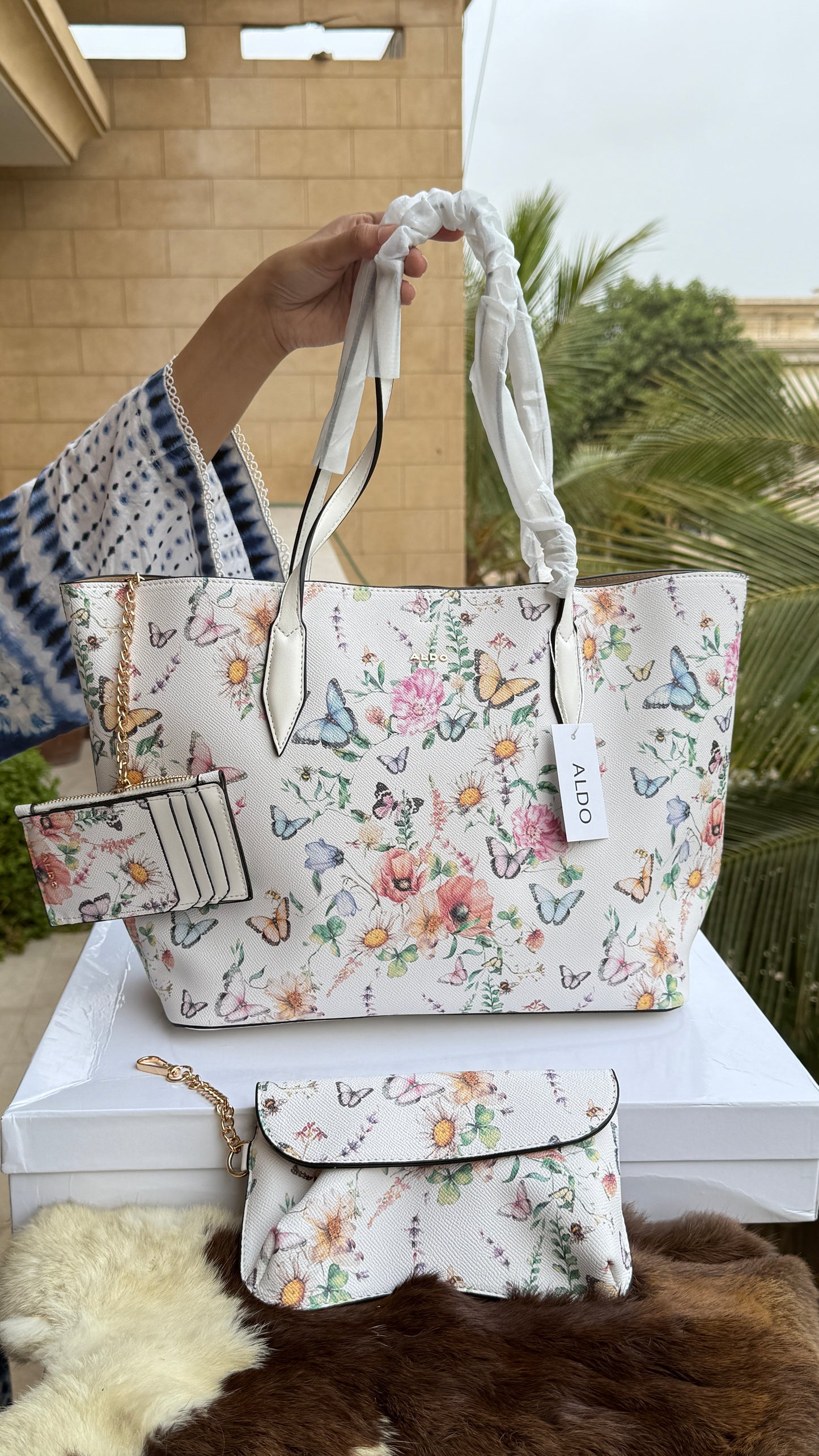 Aldo Tote-With Card Wallet & Pouch-With Box-Master Series