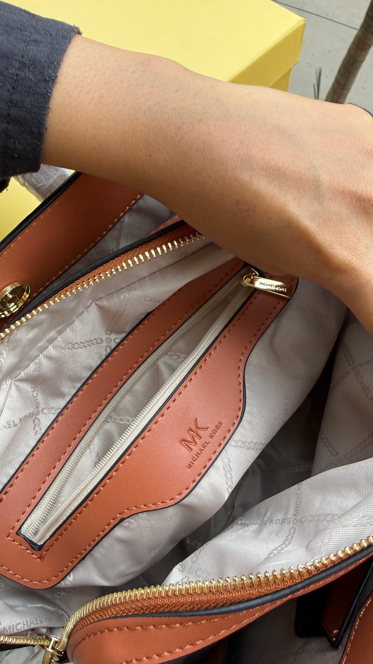 Michael Kors Laila Signature Monogram Hand Bag-With Box-Master Series