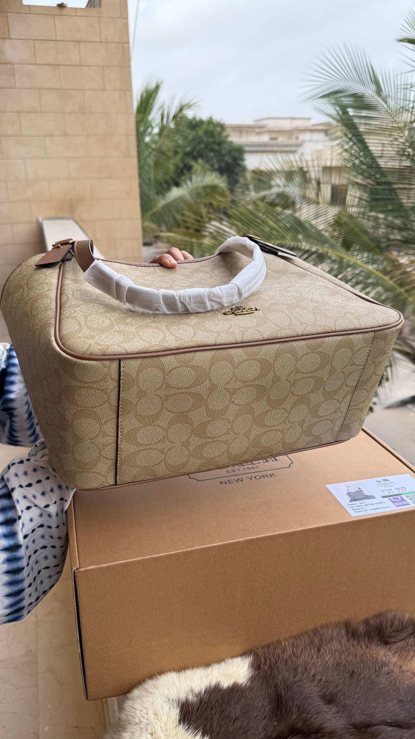 Coach Outlet Meadow Shoulder Bag-Folding Box-Master Series