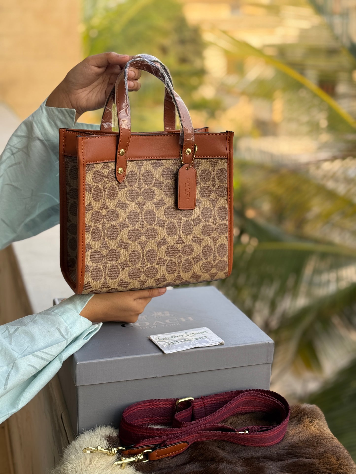Coach Field tote 22 With Box Packaging ( Master Series ) at Promotional Price
