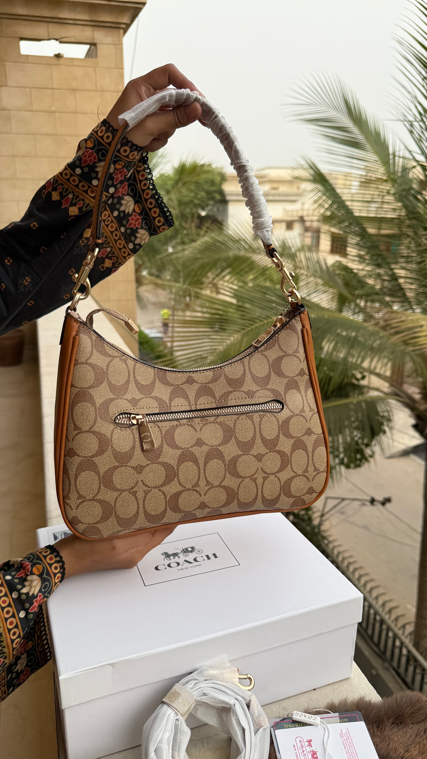 Coach Teri Hobo Large-With Box Master Series