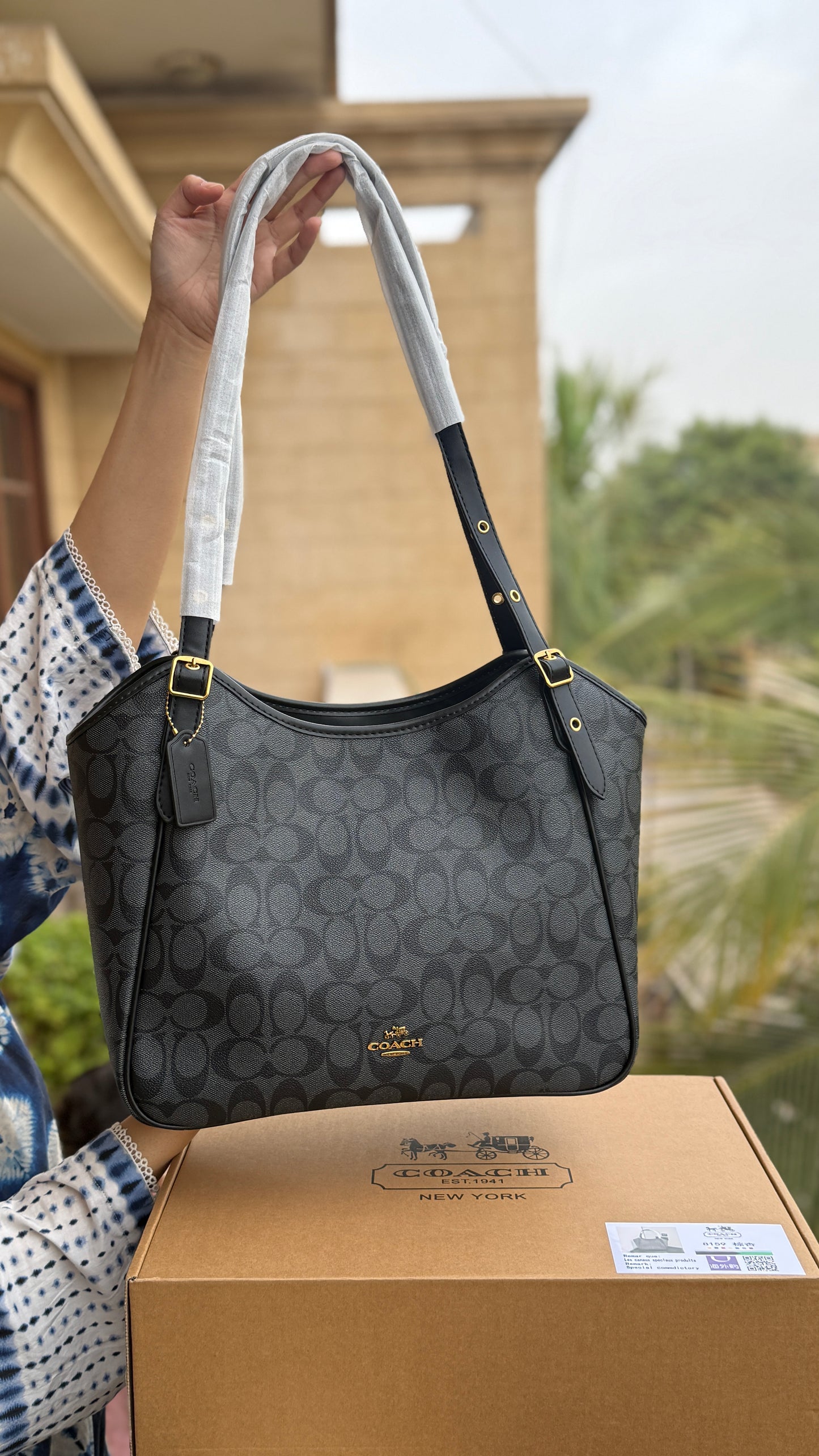Coach Outlet Meadow Shoulder Bag-Folding Box-Master Series