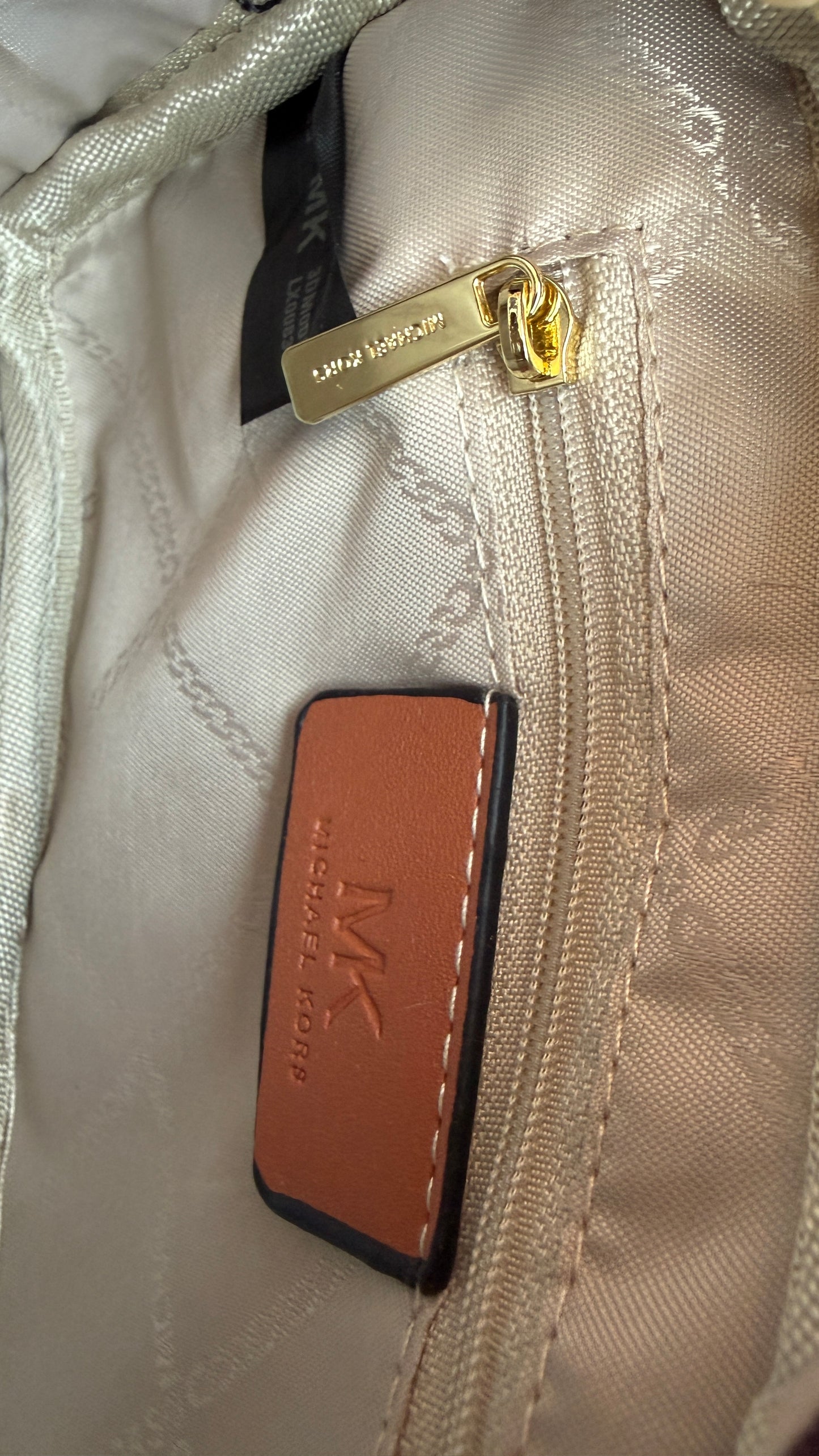 Michael Kors Crossbody With Detachable Wallet.