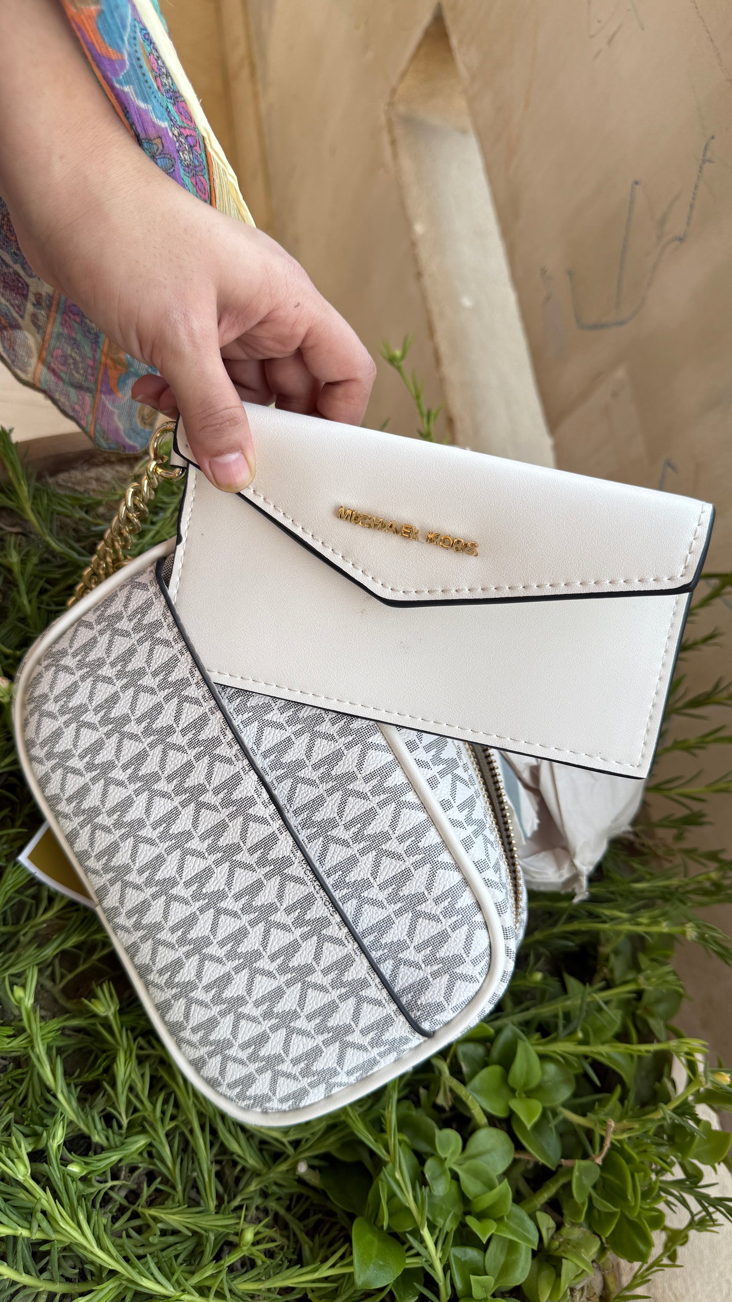 Michael Kors Crossbody With Detachable Wallet.