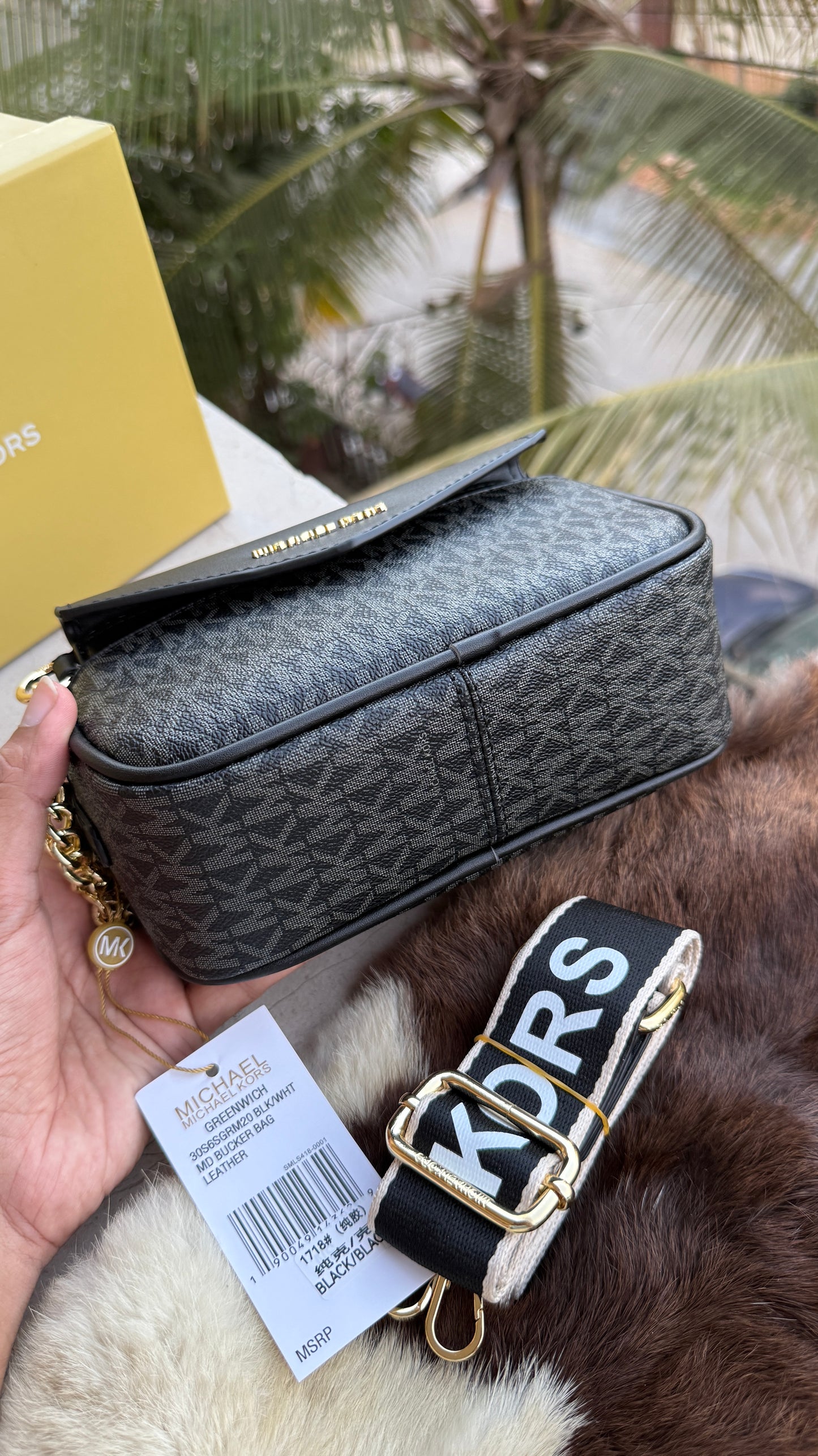 Michael Kors Crossbody With Detachable Wallet.