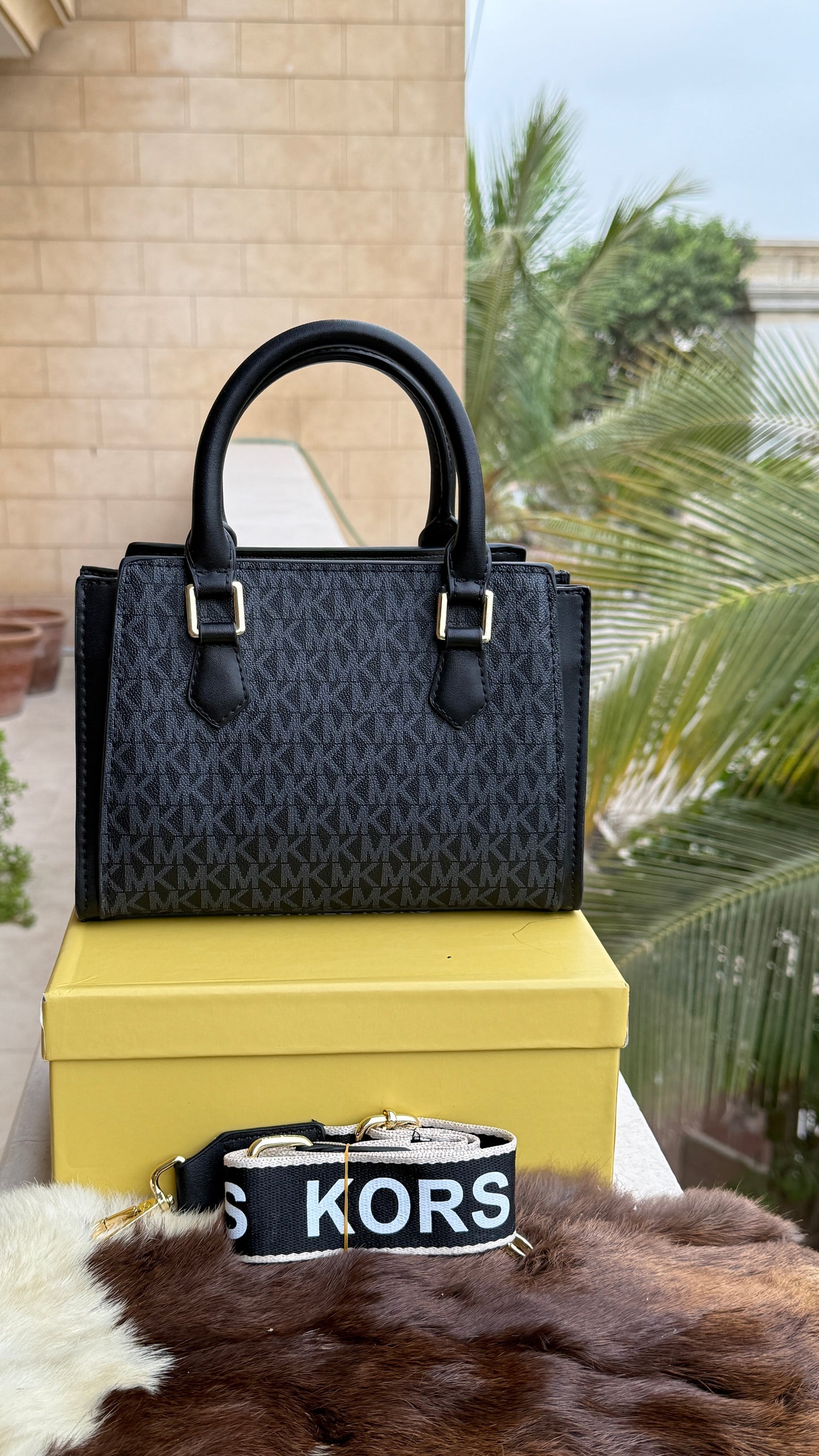 Michael Kors Satchel Small-With box-Master Series