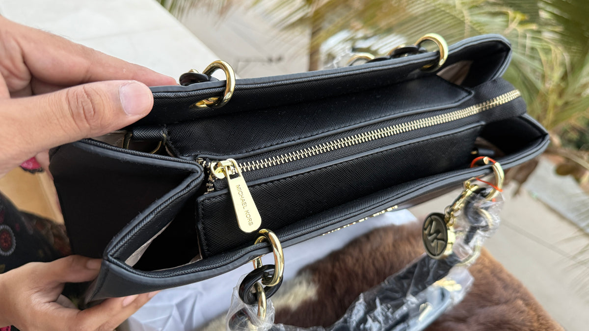 Michael Kors Tote-Master Plus series.