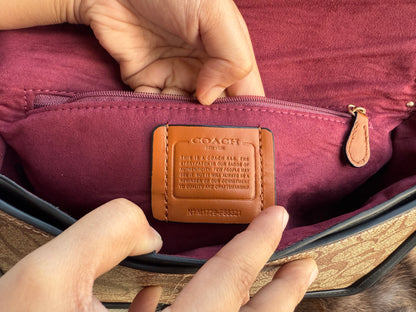 Coach Georgie Shoulder Bag
In Signature Canvas With Rivets-Same as original-Master Plus Series