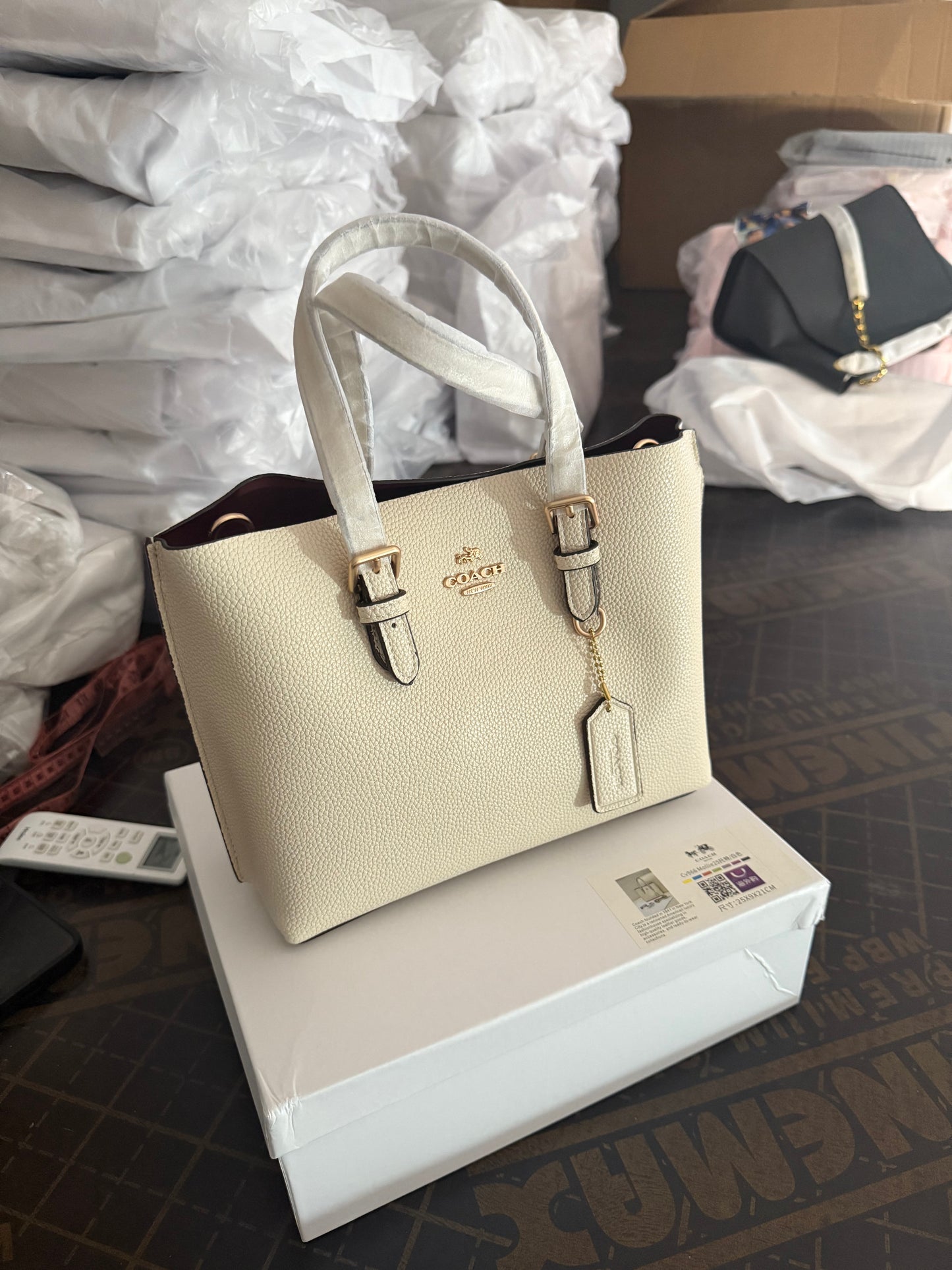 Coach Mollie 25 Tote Bag! Master Series With Box Packaging.