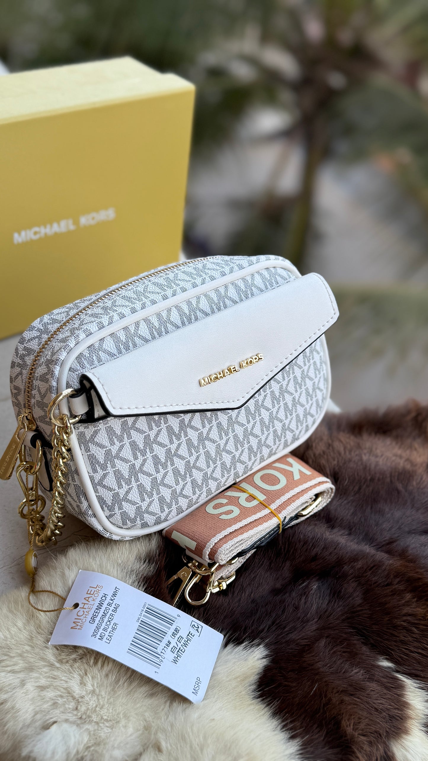 Michael Kors Crossbody With Detachable Wallet.