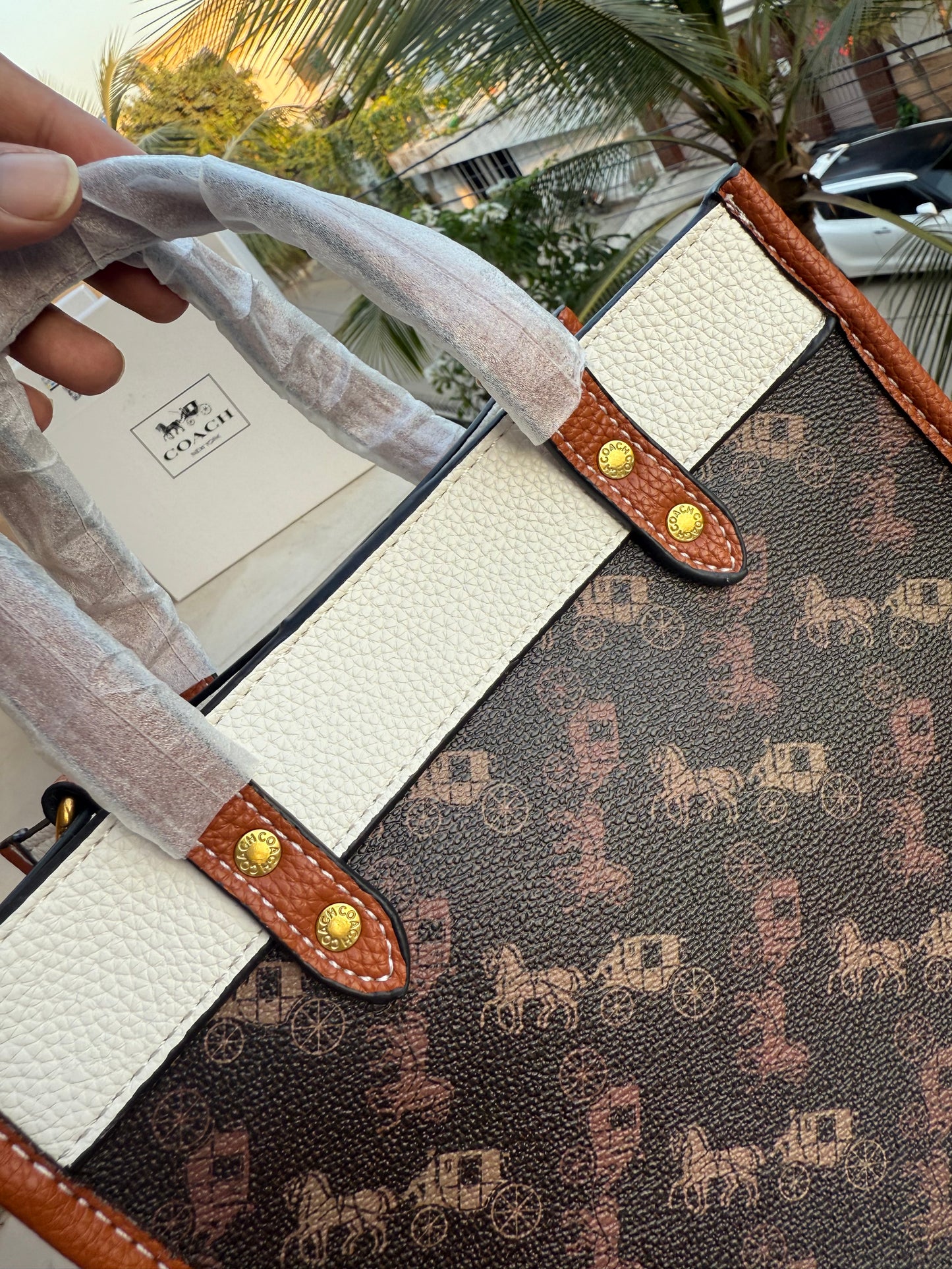 Coach Field tote 22 With Horse And Carriage Print