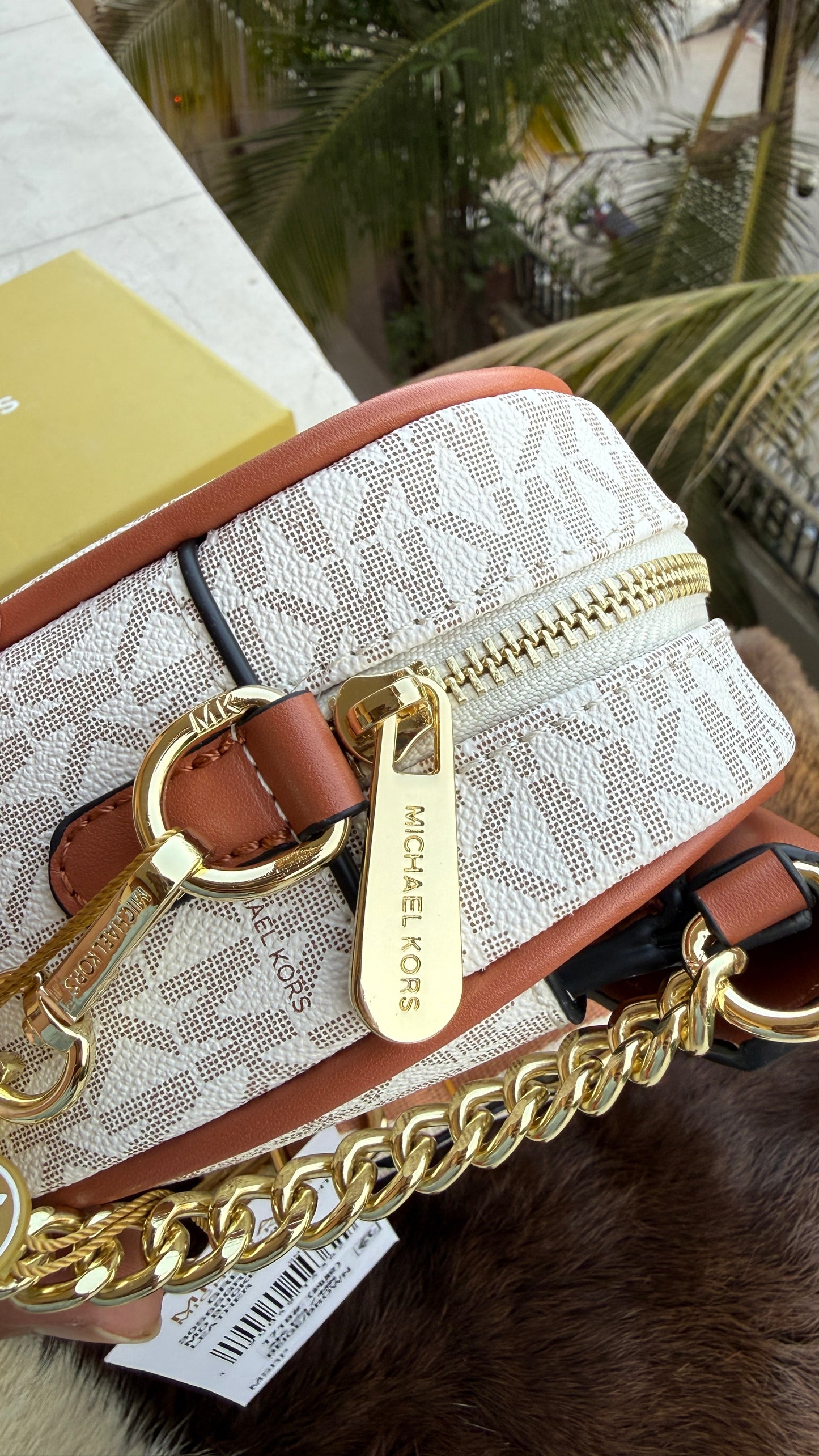 Michael Kors Crossbody With Detachable Wallet.