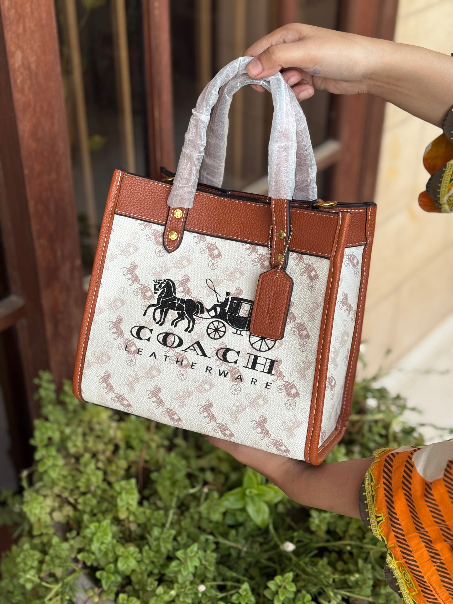 Coach Field tote 22 With Horse And Carriage Print