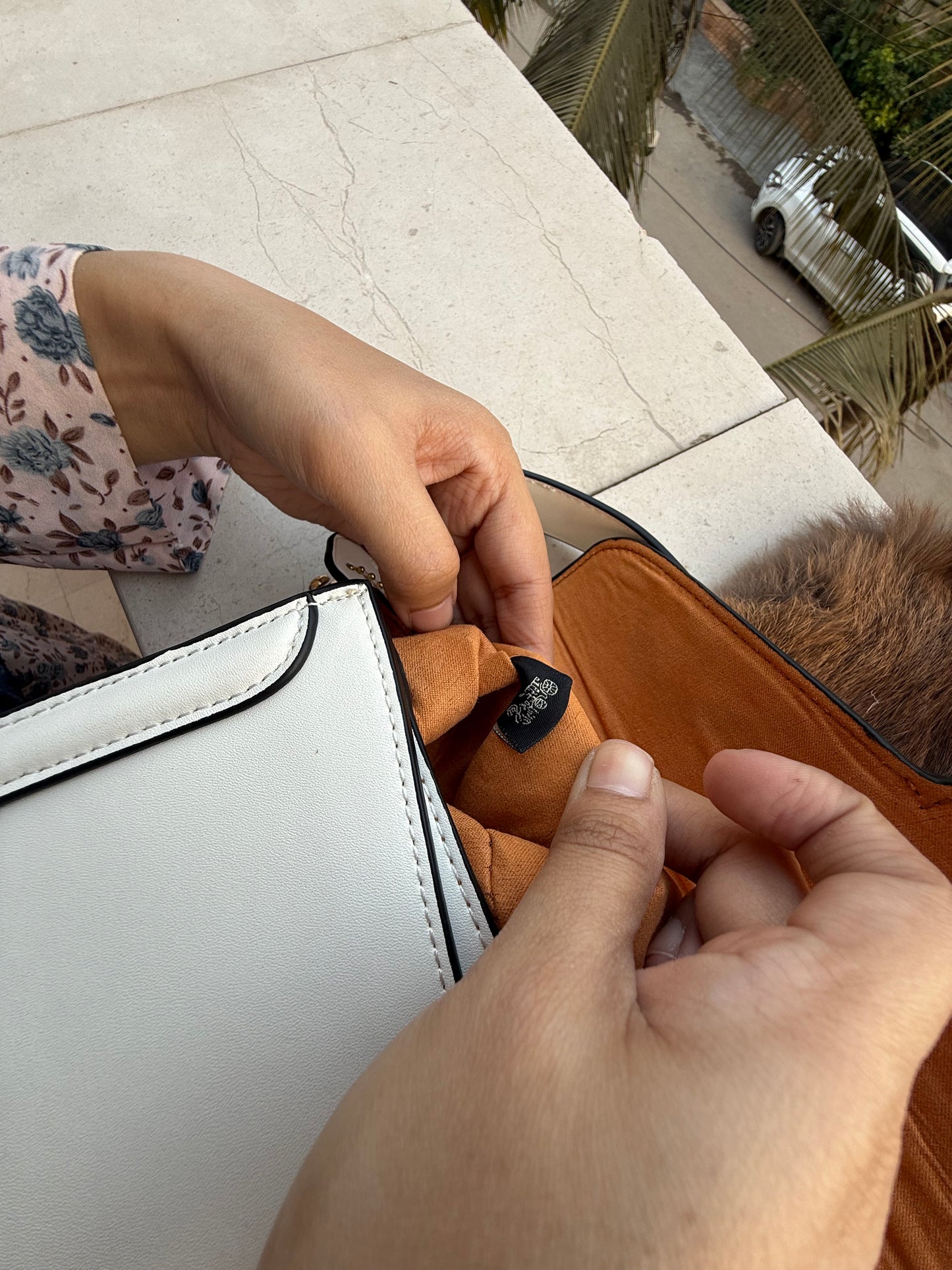 Coach Georgie shoulder bag in white with daisy embroidery.Same as original-Master Plus Series-Box included