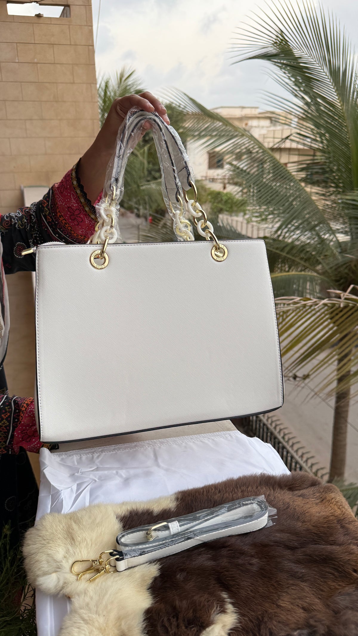 Michael Kors Tote-Master Plus series.
