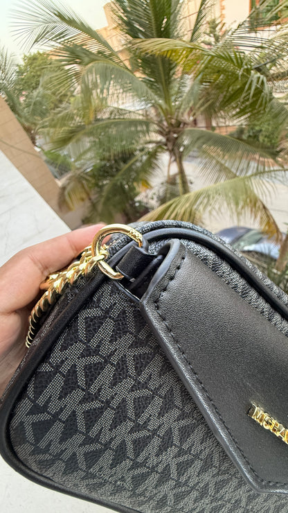 Michael Kors Crossbody With Detachable Wallet.
