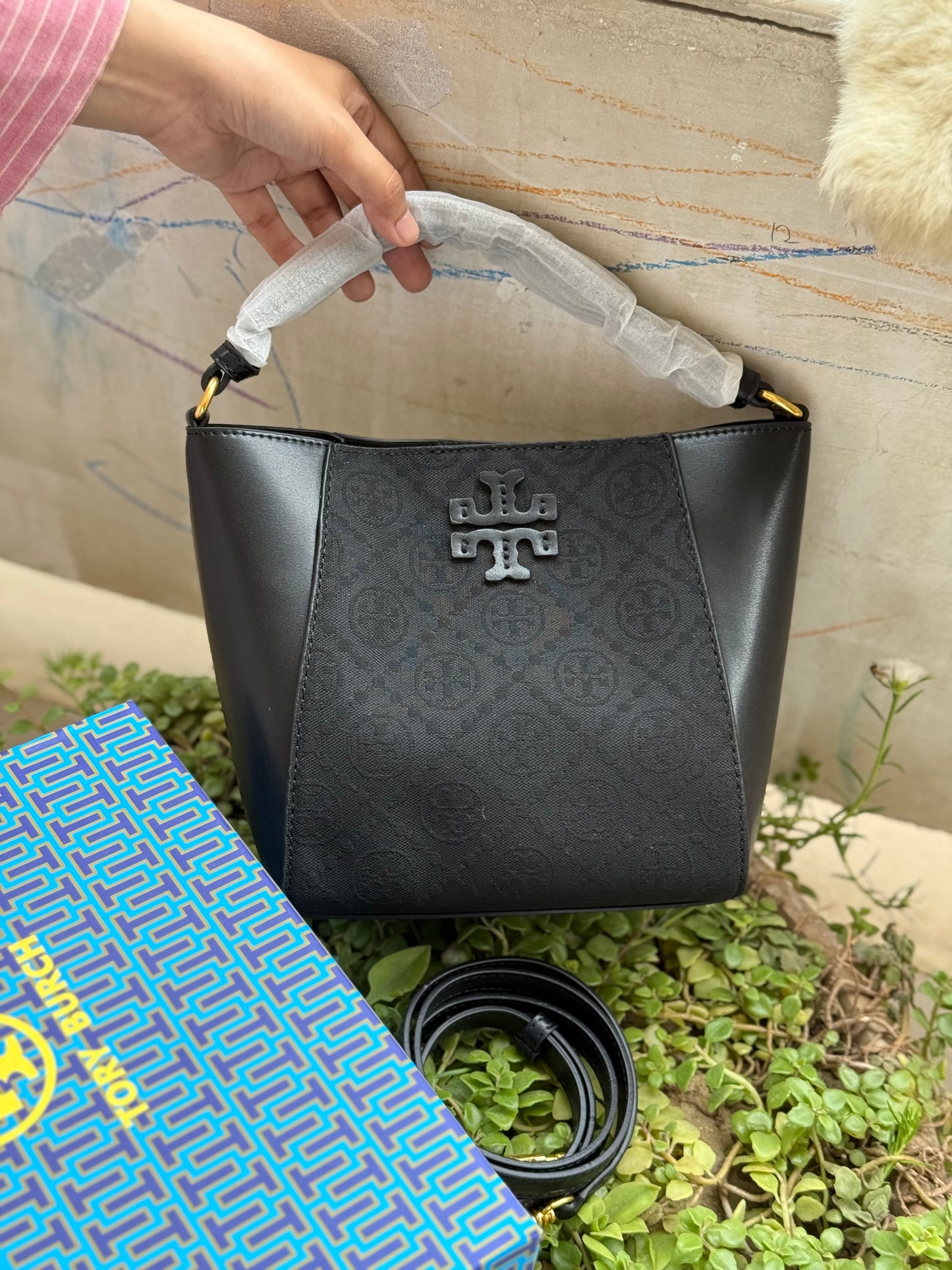 TORY BURCH MCGRAW BUCKET BAG ( Master Series )