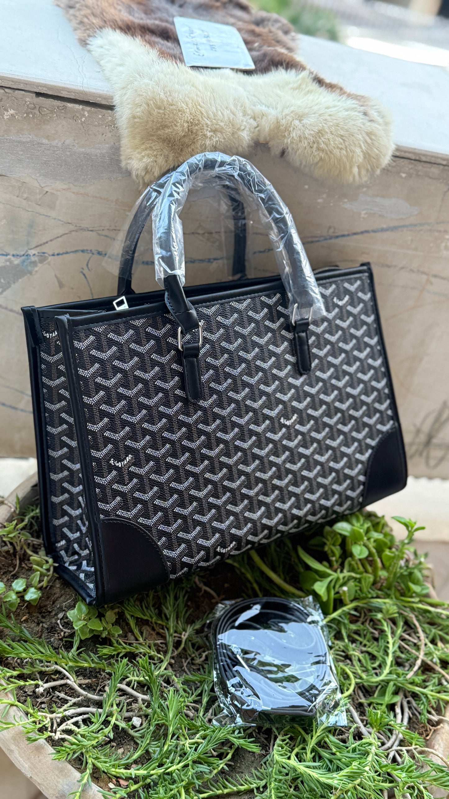 GOYARD Handbag.