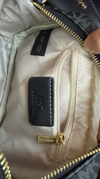 Michael Kors Crossbody With Detachable Wallet.