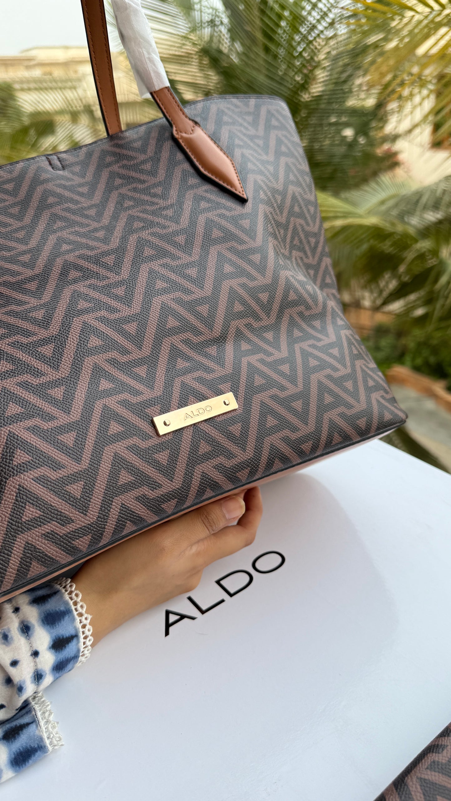 Aldo Tote-With Card Wallet & Pouch-With Box-Master Series