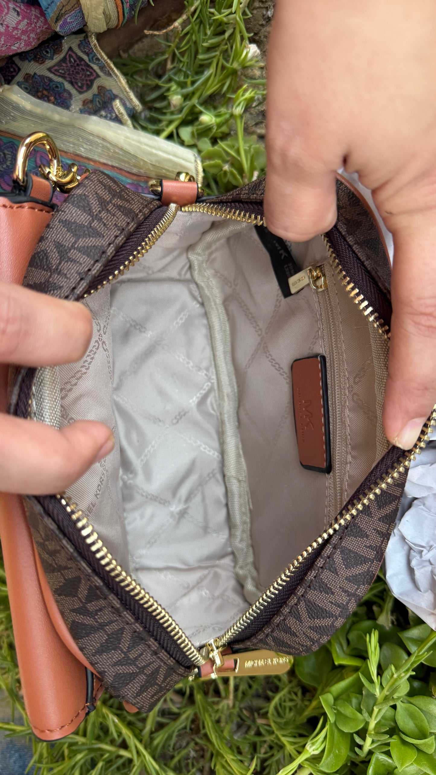 Michael Kors Crossbody With Detachable Wallet.
