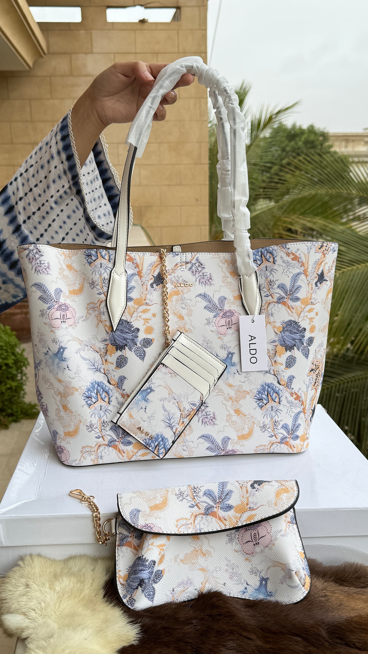 Aldo Tote-With Card Wallet & Pouch-With Box-Master Series