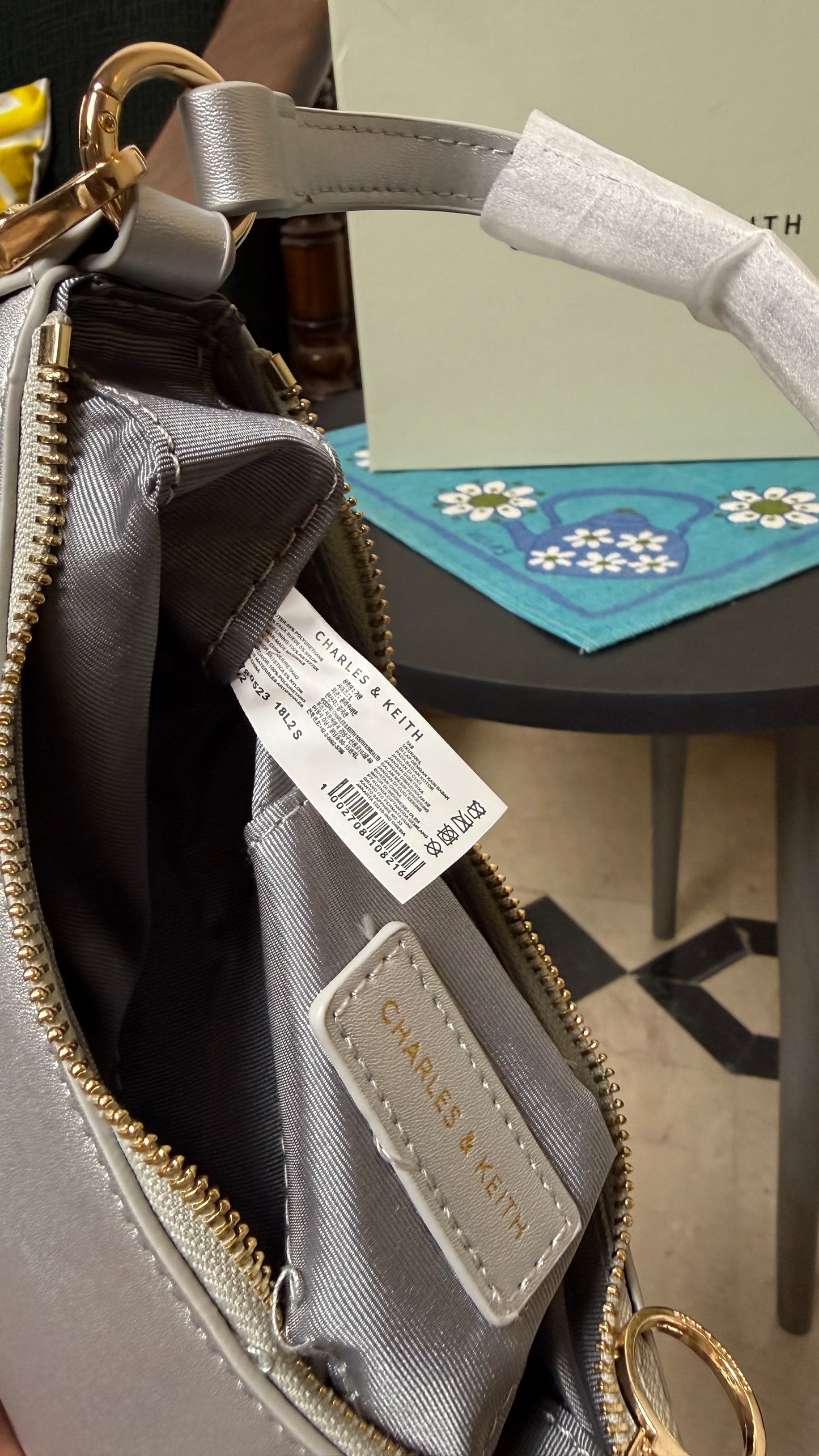 Charles & Keith Elspeth  Chain-Link Shoulder Bag.