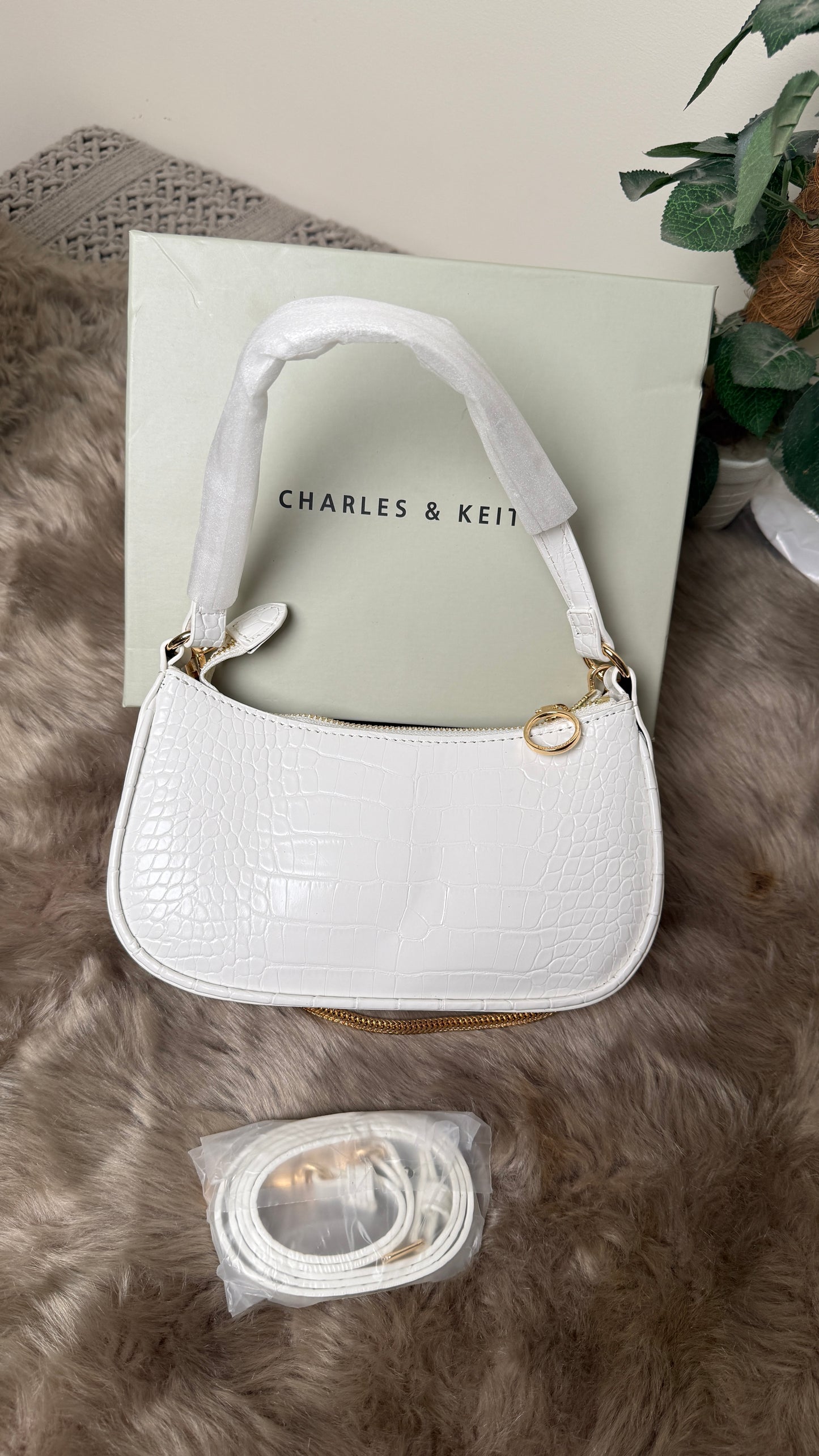 Charles & Keith Elspeth Croc-Effect Chain-Link Shoulder Bag