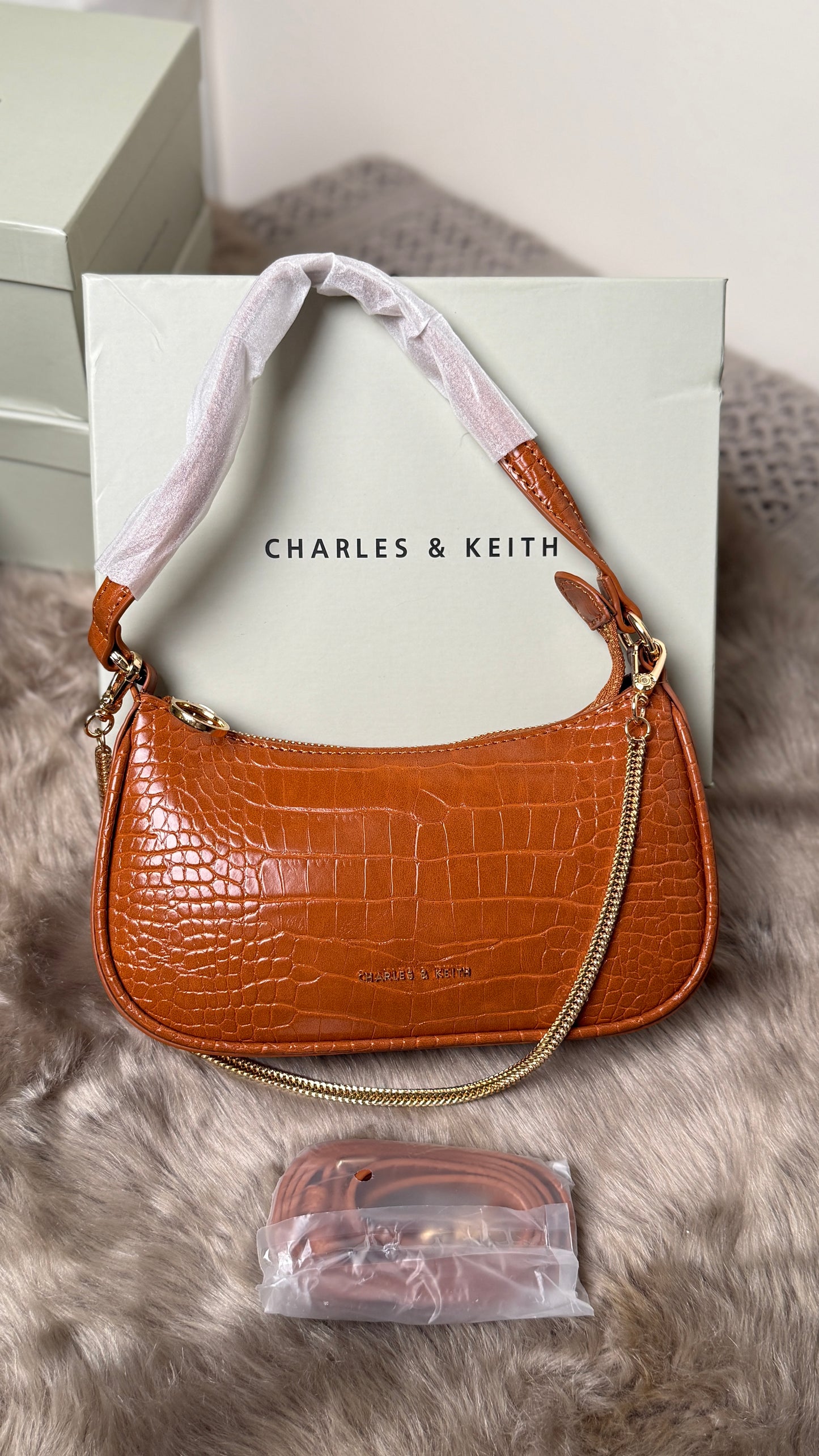 Charles & Keith Elspeth Croc-Effect Chain-Link Shoulder Bag