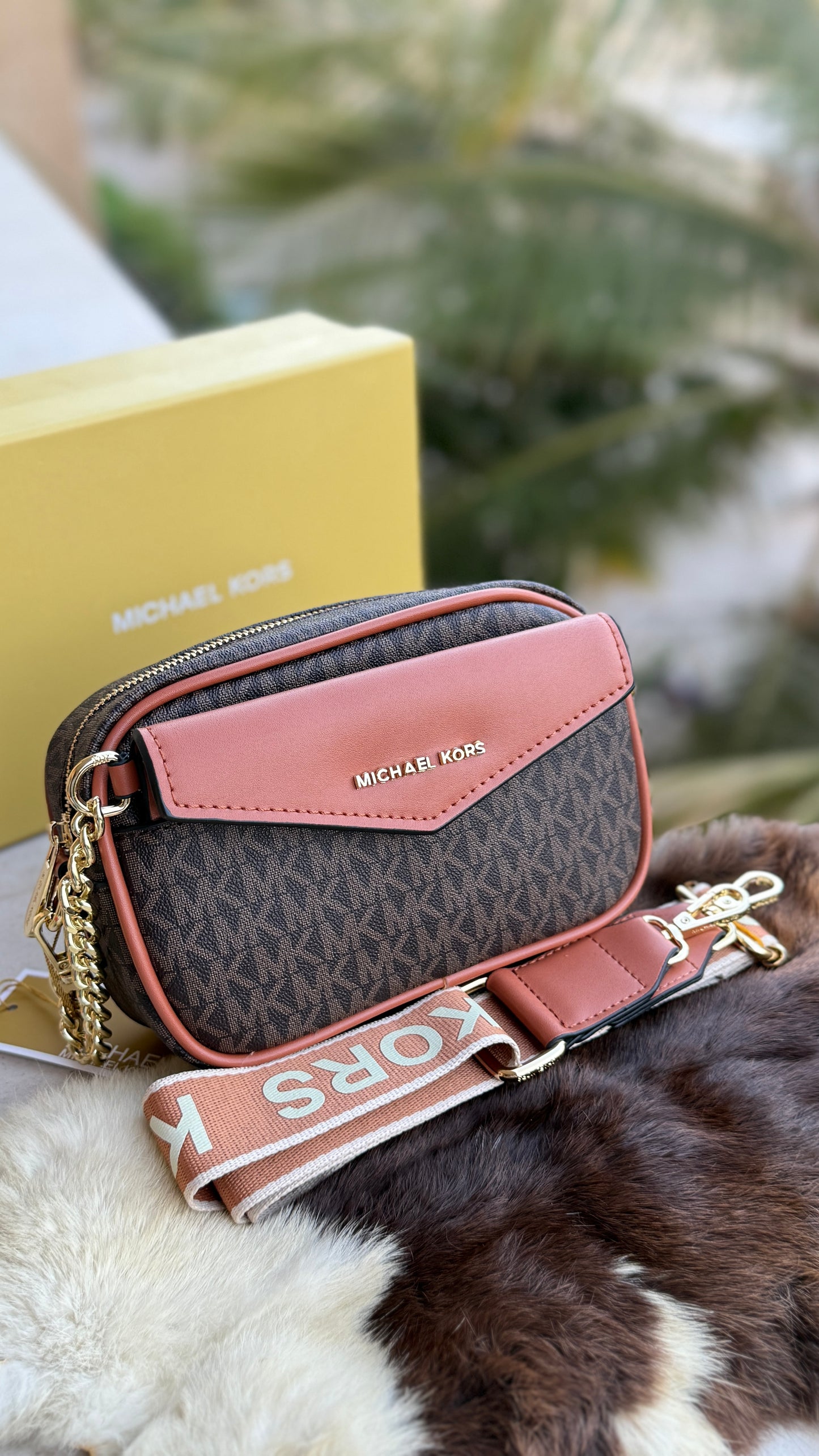 Michael Kors Crossbody With Detachable Wallet.
