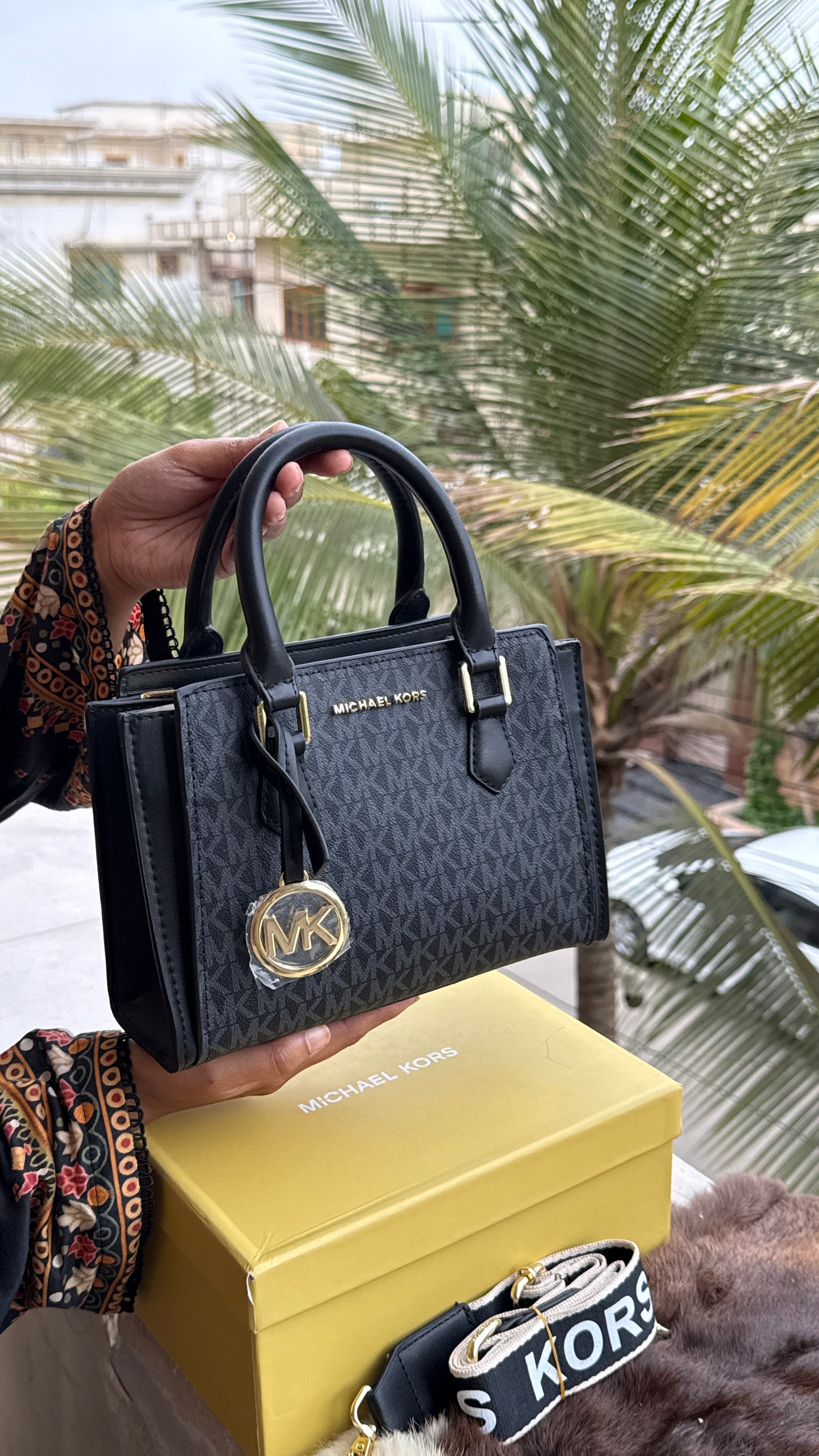 Michael Kors Satchel Small-With box-Master Series