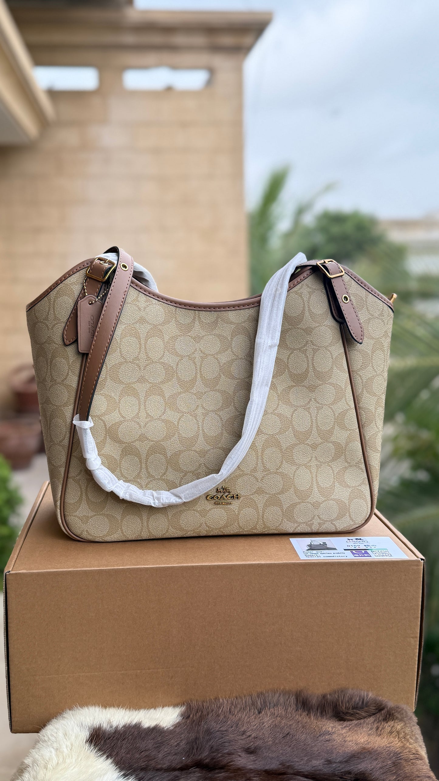 Coach Outlet Meadow Shoulder Bag-Folding Box-Master Series