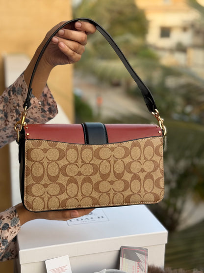 Coach Georgie Shoulder Bag
In Signature Canvas With Rivets-Same as original-Master Plus Series