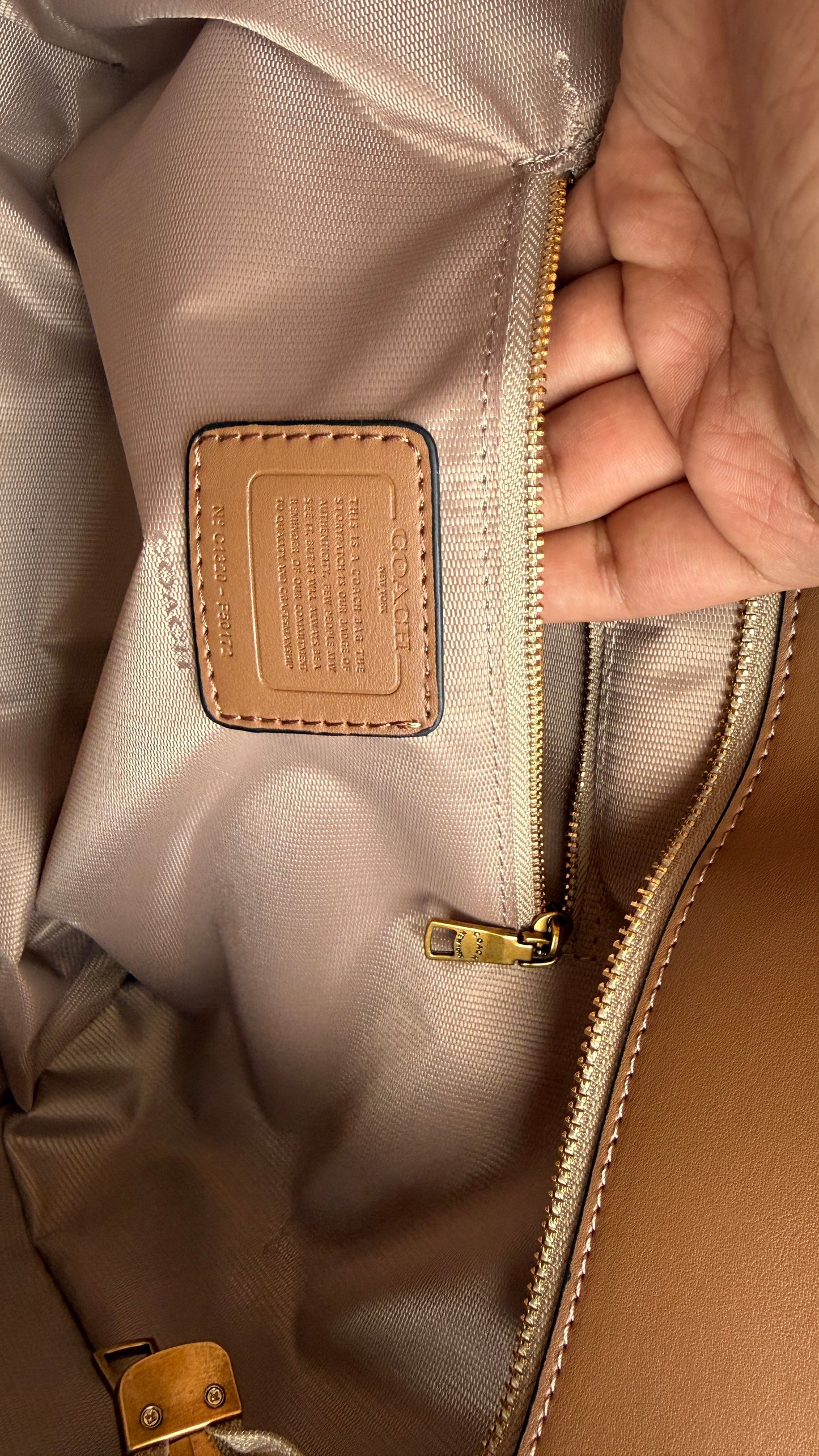 Coach Outlet Meadow Shoulder Bag-Folding Box-Master Series