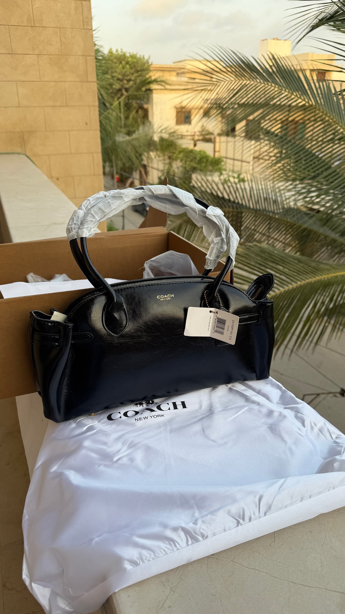Coach Empire Carryall 34.
Master Plus series With Folding box.