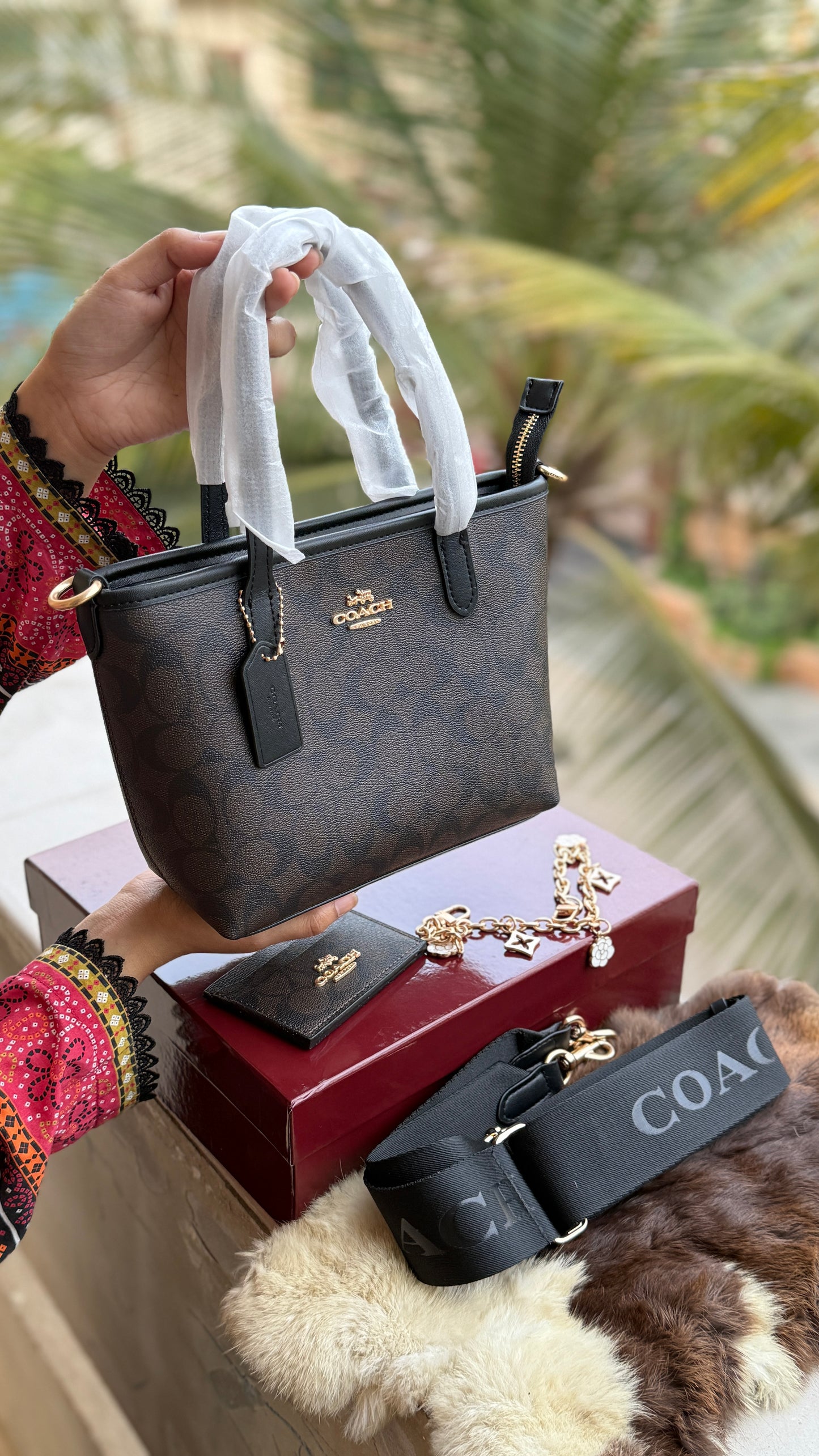 Coach City Mini Tote Bag-With Wallet & Charm Chain-Box Included-Master Plus Series.