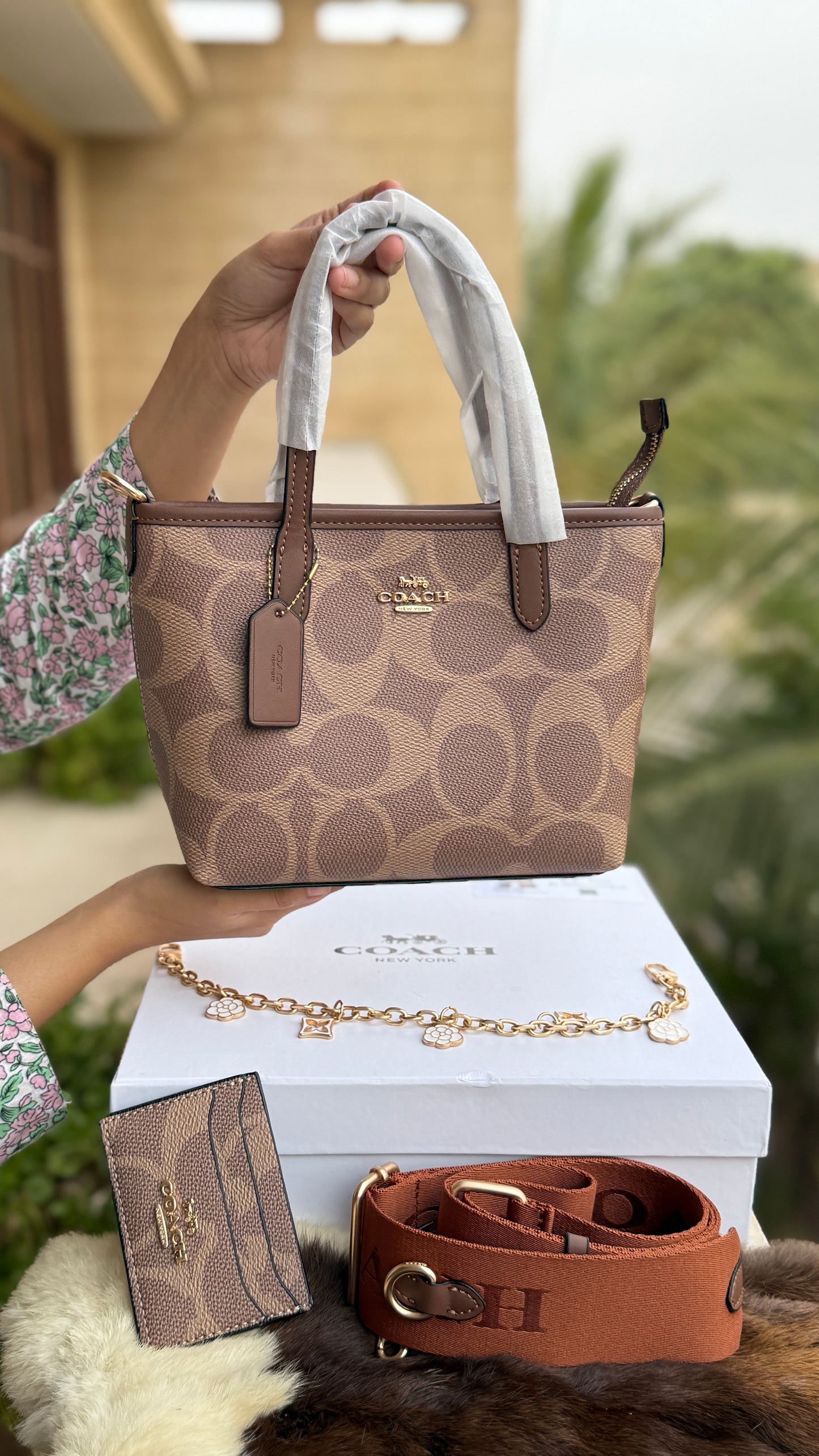 Coach City Mini Tote Bag-With Wallet & Charm Chain-Box Included-Master Plus Series.
