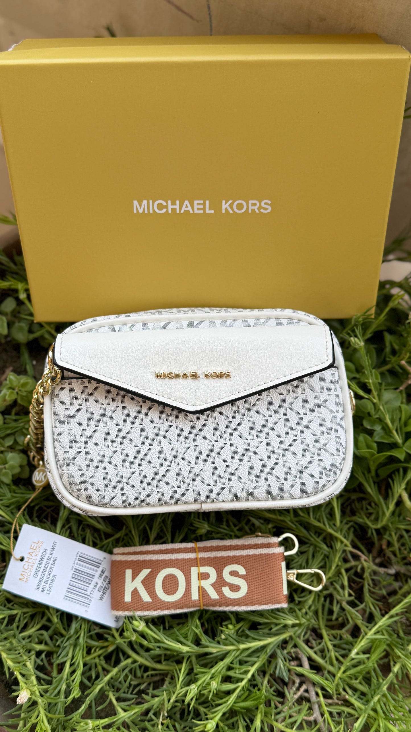 Michael Kors Crossbody With Detachable Wallet.