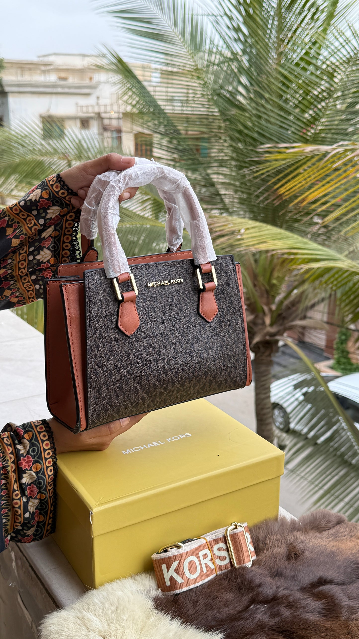 Michael Kors Satchel Small-With box-Master Series