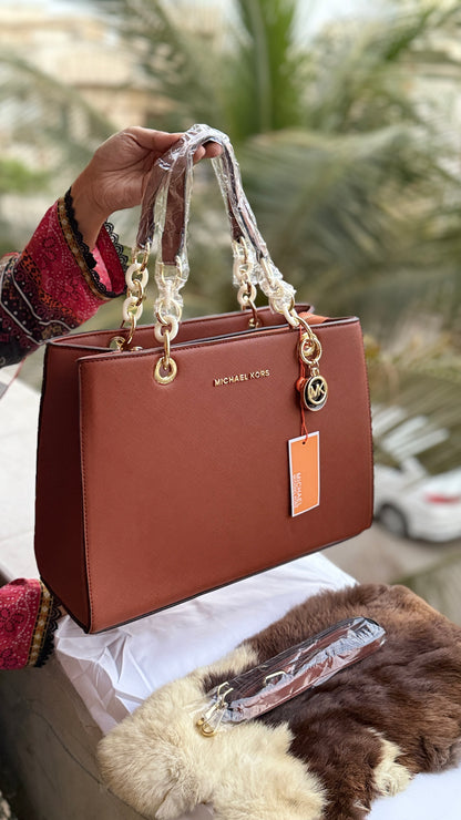 Michael Kors Tote-Master Plus series.