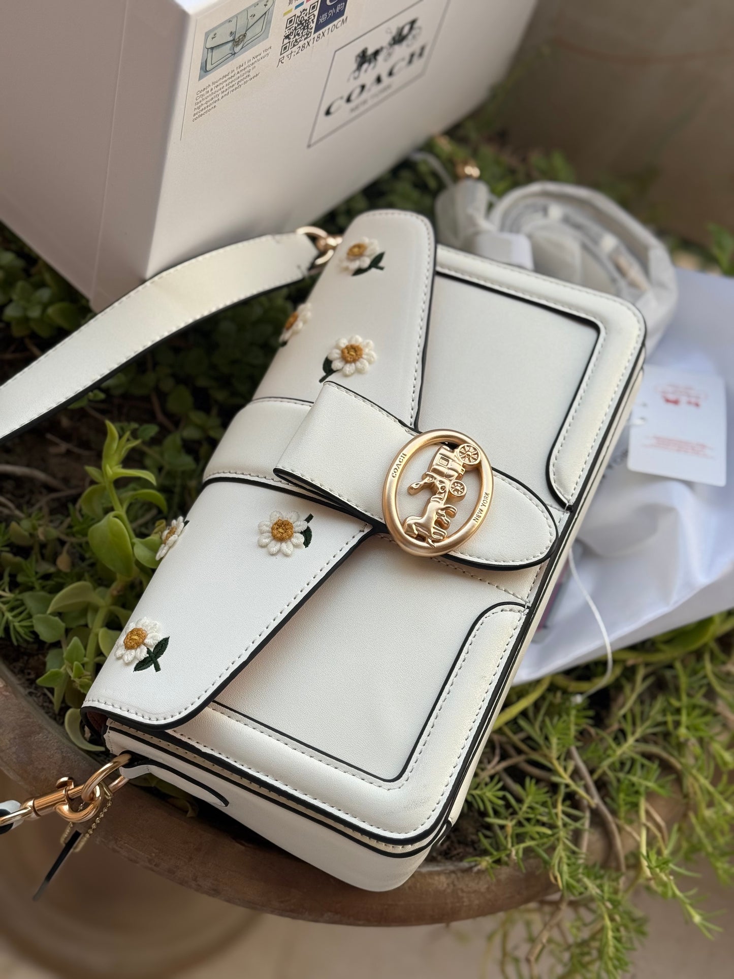 Coach Georgie shoulder bag in white with daisy embroidery.Same as original-Master Plus Series-Box included
