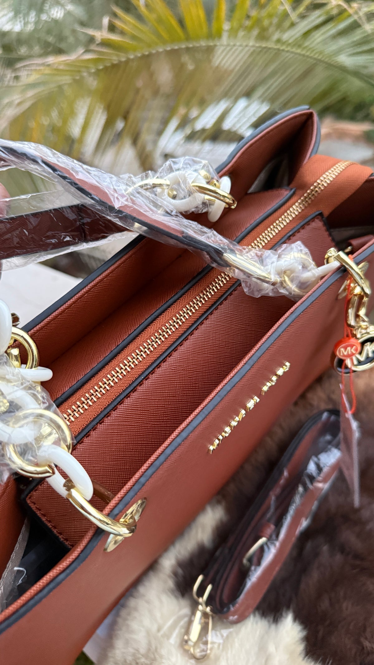 Michael Kors Tote-Master Plus series.