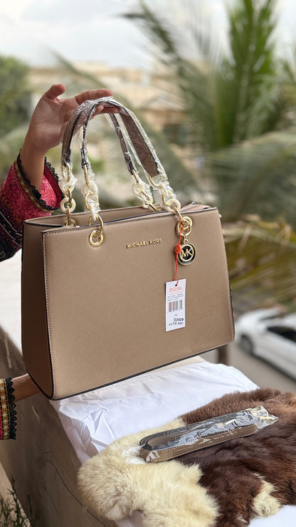Michael Kors Tote-Master Plus series.