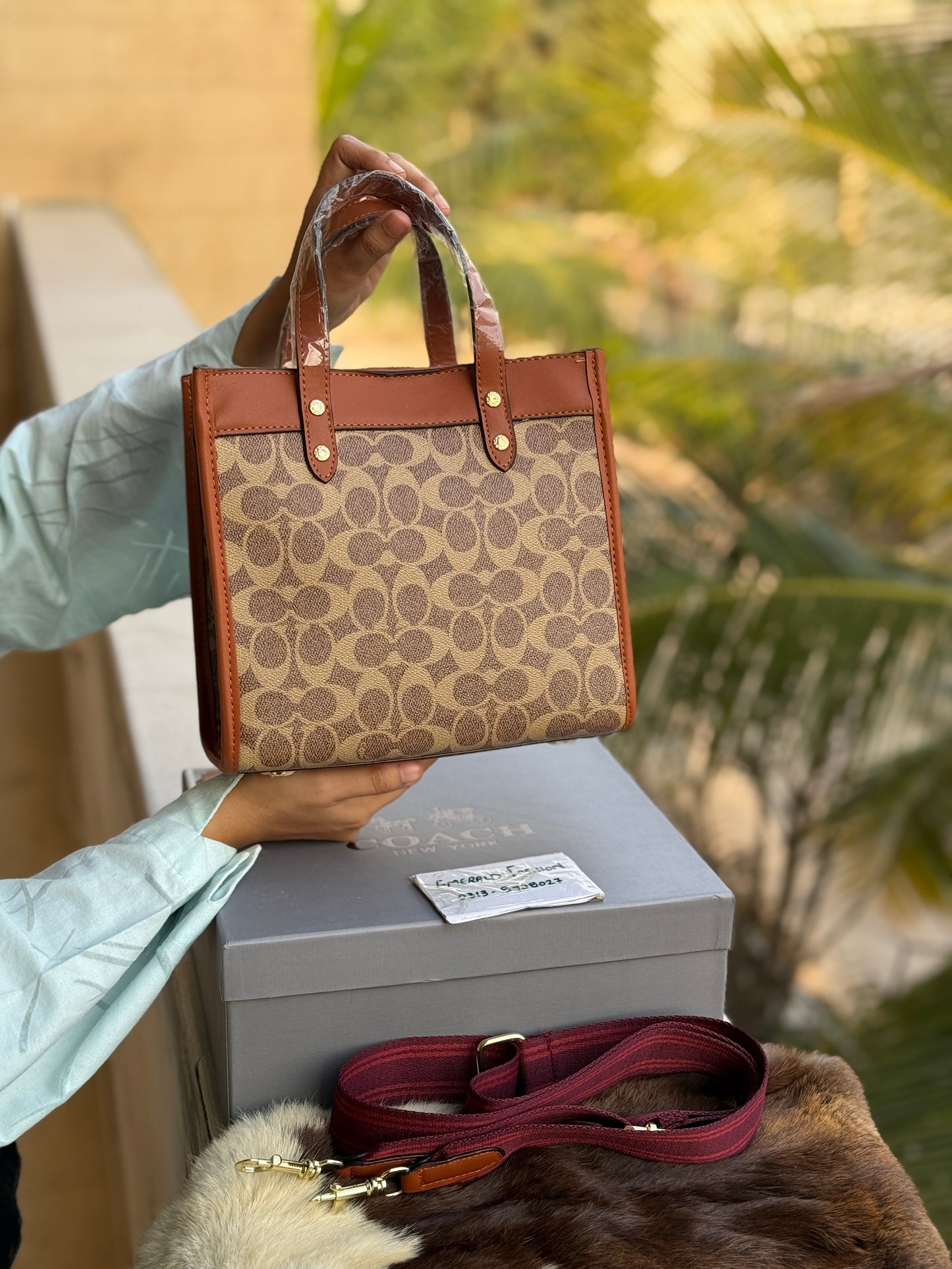 Coach Field tote 22 With Box Packaging ( Master Series ) at Promotional Price