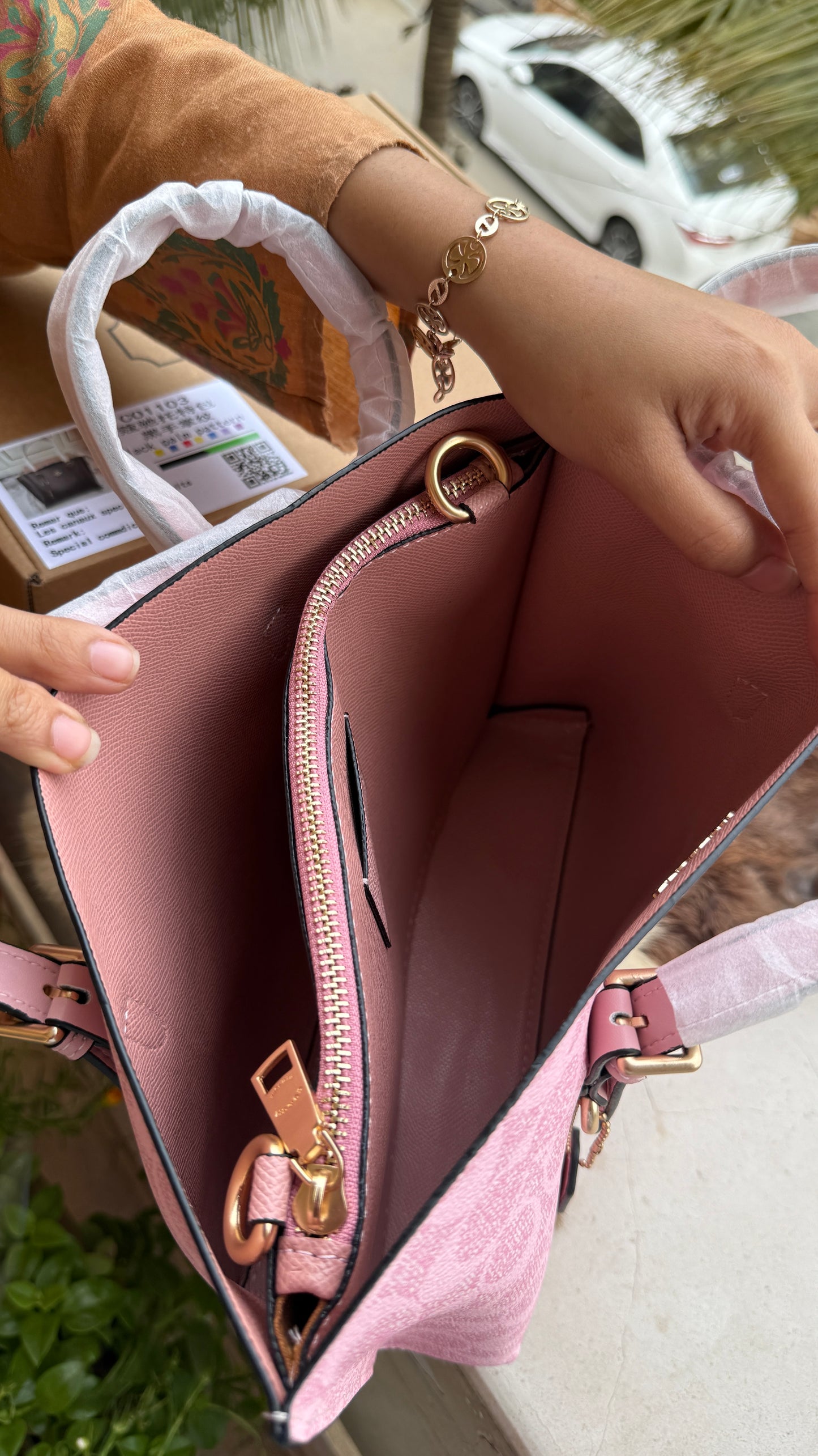 Coach Mollie 25 Tote Bag-Master Basic Series With Folding Box Packaging.