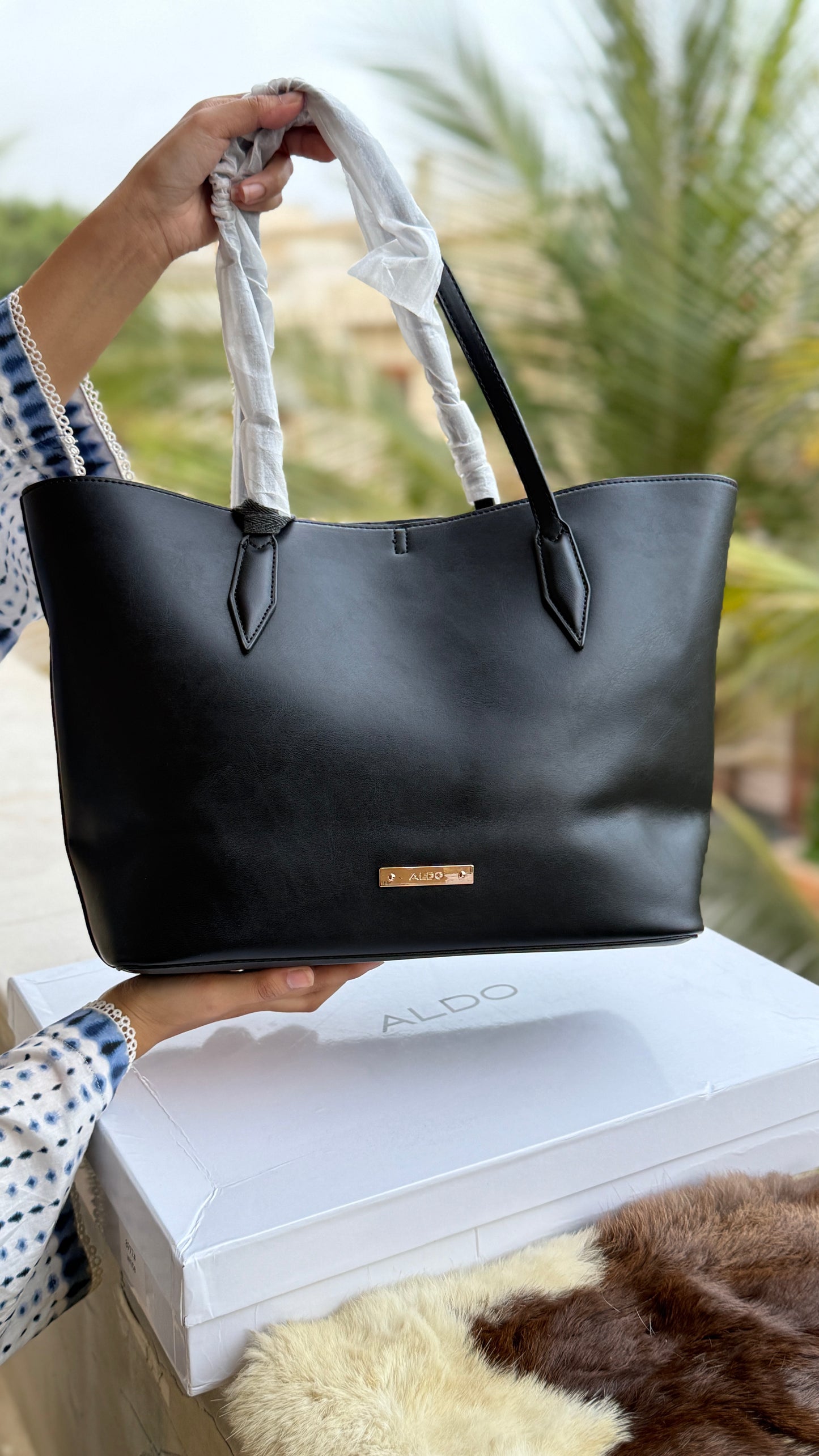 Aldo Tote-With Card Wallet & Pouch-With Box-Master Series